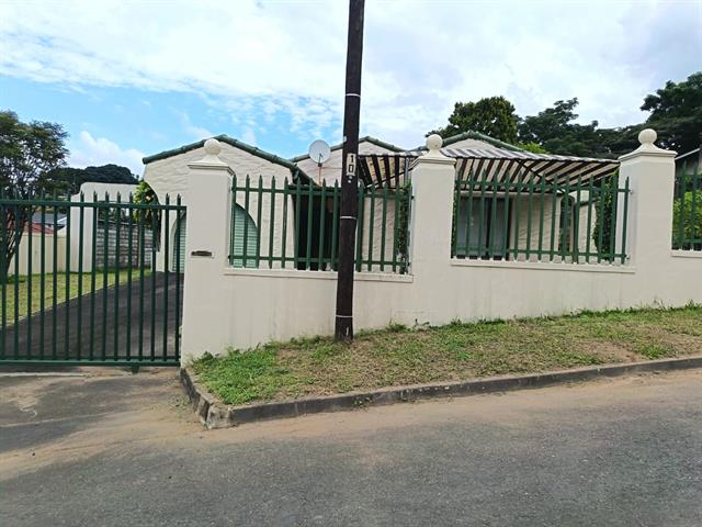3 Bedroom House for sale in Queensburgh Central