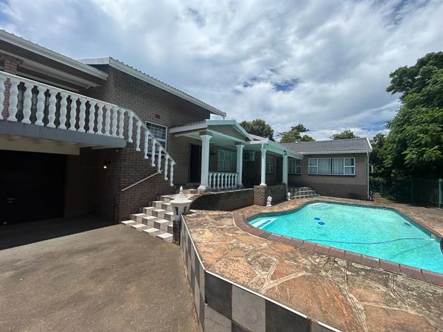 4 Bedroom House for sale in Amanzimtoti