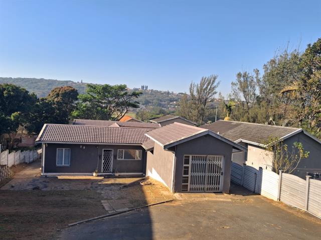 4 Bedroom House for sale in Austerville