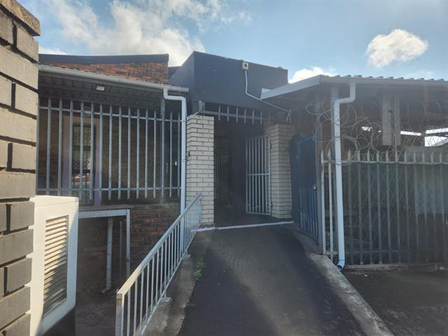 55m² Office space to let in Bluff