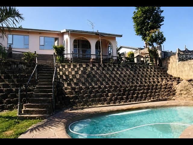 3 Bedroom House for sale in Queensburgh Central