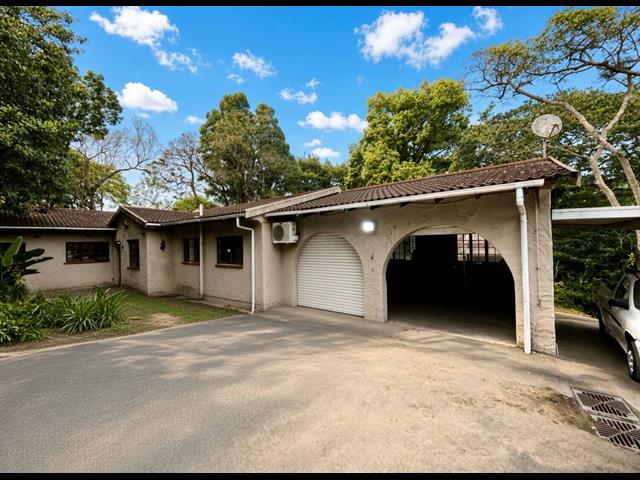 4 Bedroom House for sale in Padfield Park