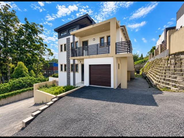 3 Bedroom Apartment for sale in Sarnia