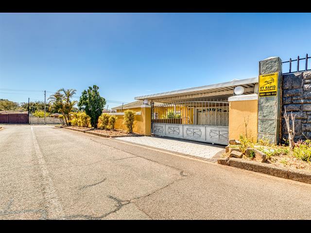 3 Bedroom House for sale in Bluff