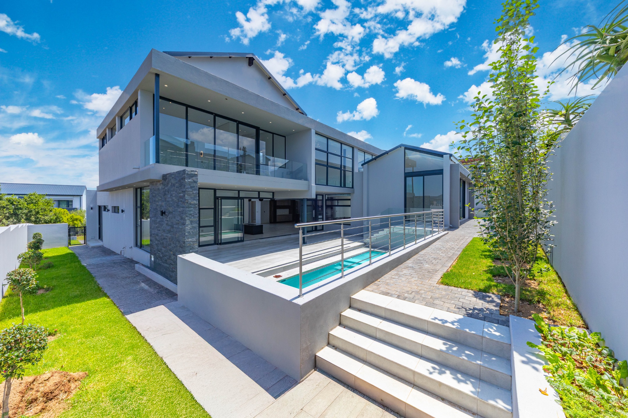 Architectural Masterpiece of Light, Volume and Contemporary Luxury