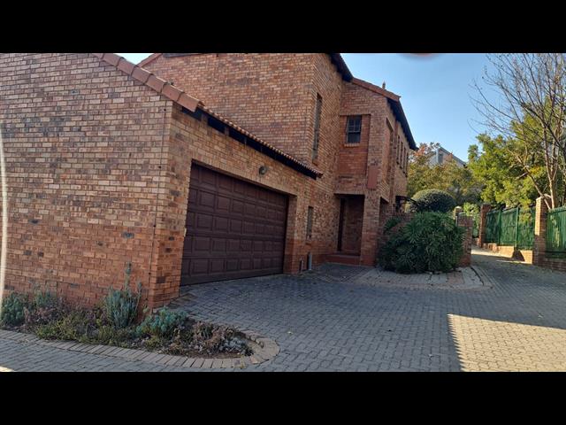 3 Bedroom House to let in Rietvlei Heights Country Estate