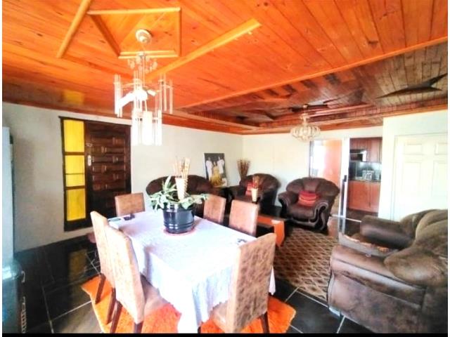 3 Bedroom House for sale in Zwide