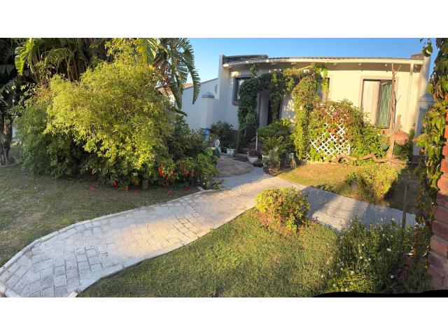 2 Bedroom Townhouse for sale in Lorraine