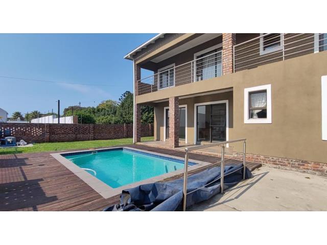 4 Bedroom House for sale in South End