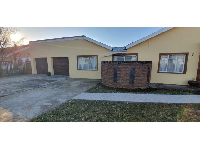 4 Bedroom House to let in Komani Park