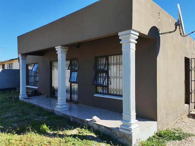 2 Bedroom House for sale in Kwanonzwakazi