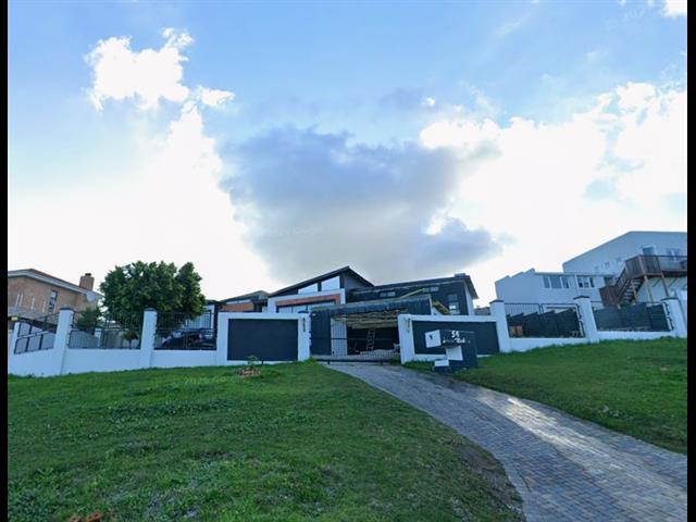 4 Bedroom House for sale in Lovemore Heights