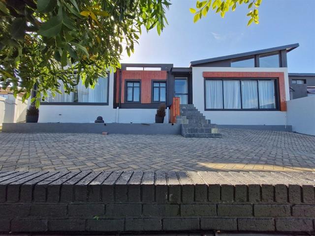 4 Bedroom House to let in Lovemore Heights