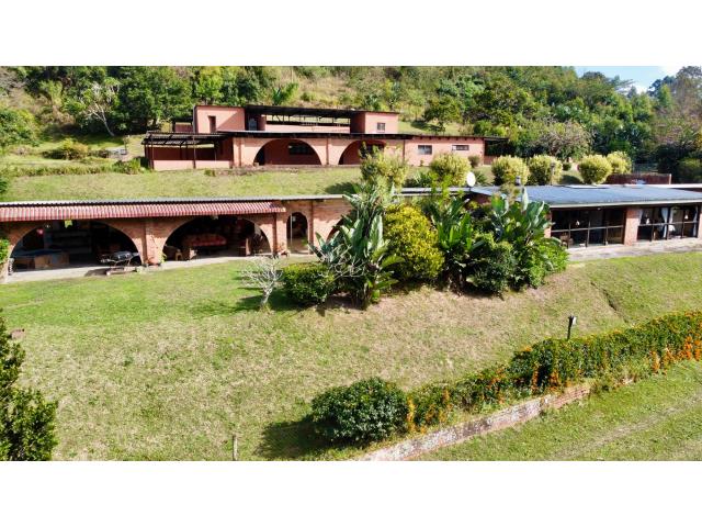 3 Bedroom House for sale in Waterfall