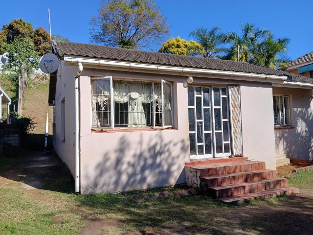 3 Bedroom House for sale in Montclair