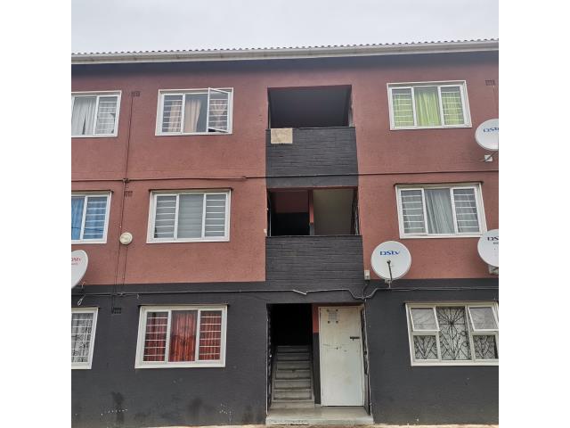 2 Bedroom Flat for sale in Wentworth