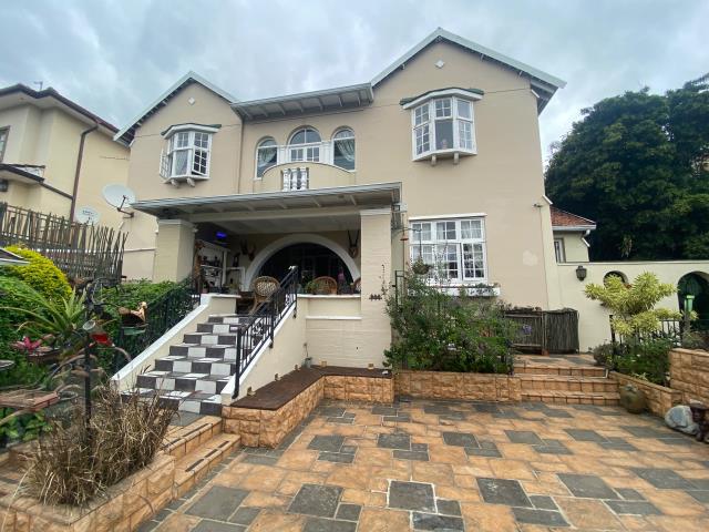7 Bedroom House for sale in Essenwood