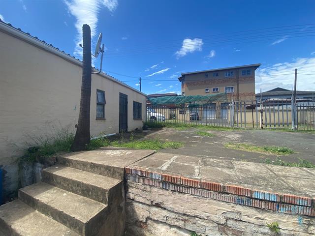 15m² Office space to let in Bluff