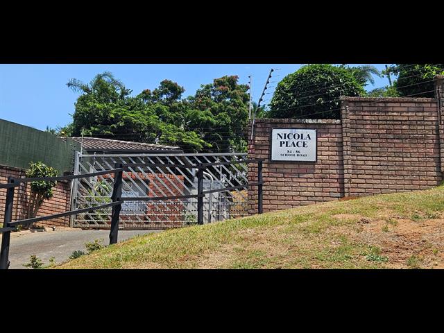 2 Bedroom Townhouse for sale in Amanzimtoti