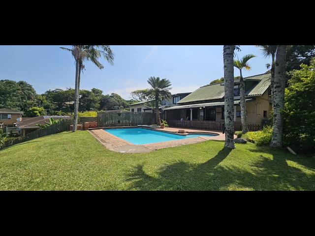 3.5 Bedroom Townhouse for sale in Amanzimtoti