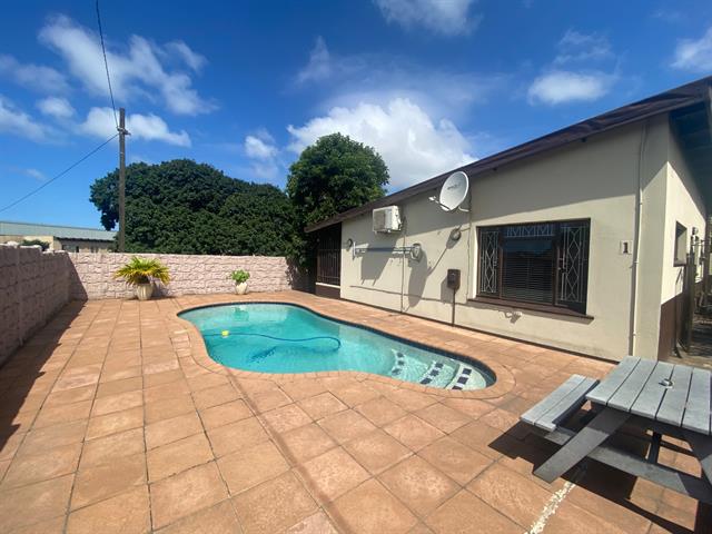 3 Bedroom House for sale in Sea View