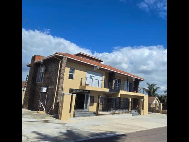 35m² Office space to let in Bluff