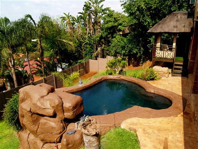 10 Bedroom House for sale in Sinoville