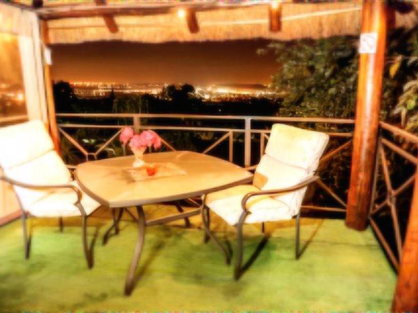 10 Bedroom House for sale in Sinoville