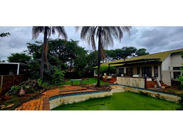 4 Bedroom House for sale in Magalieskruin