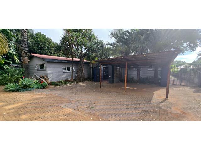 4 Bedroom House for sale in Sinoville