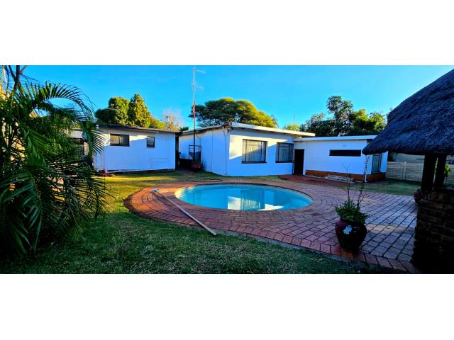3 Bedroom House for sale in Sinoville