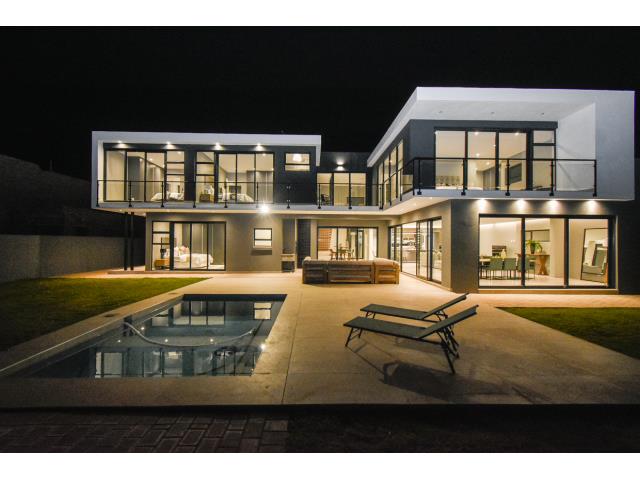 4 Bedroom House for sale in Midstream Heights