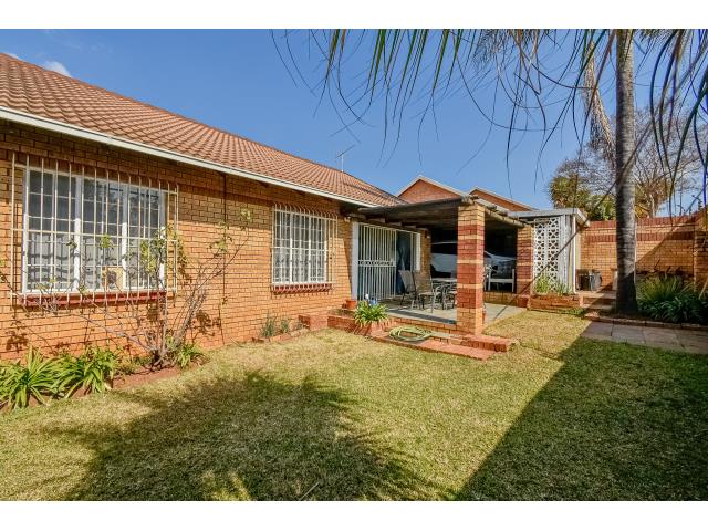 2 Bedroom Townhouse to let in Clubview