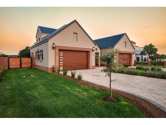 5 Bedroom House for sale in Waterlake Farm Lifestyle Estate