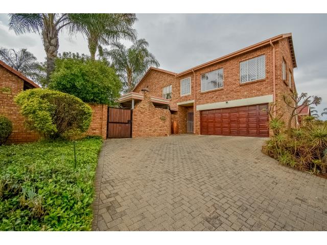 4 Bedroom House for sale in Amberfield