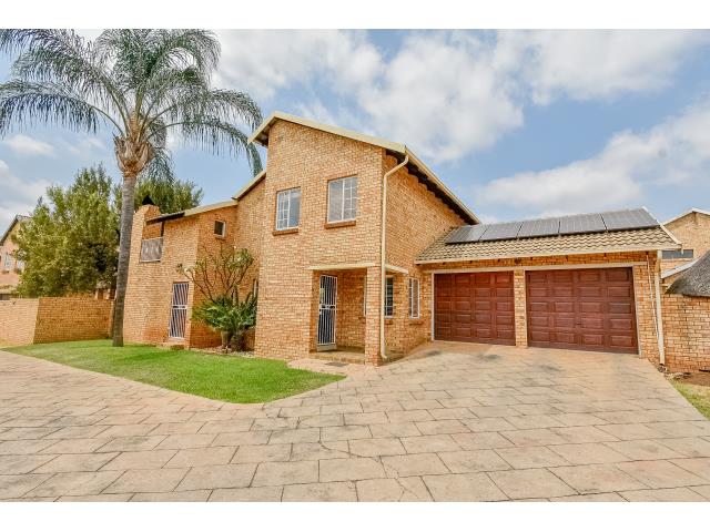 4 Bedroom House for sale in Amberfield