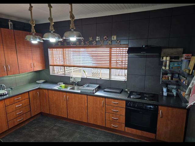 4 Bedroom House for sale in Sinoville
