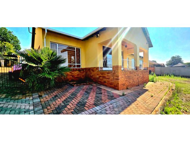 4 Bedroom House for sale in Wonderboom