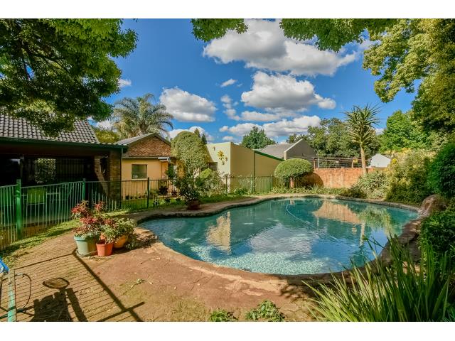 3 Bedroom House for sale in Eldoraigne