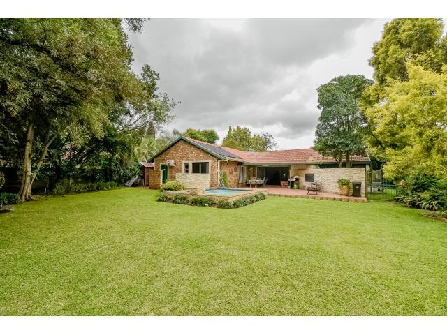 5 Bedroom House for sale in Eldoraigne