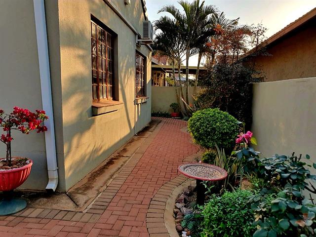 3 Bedroom House for sale in Magalieskruin