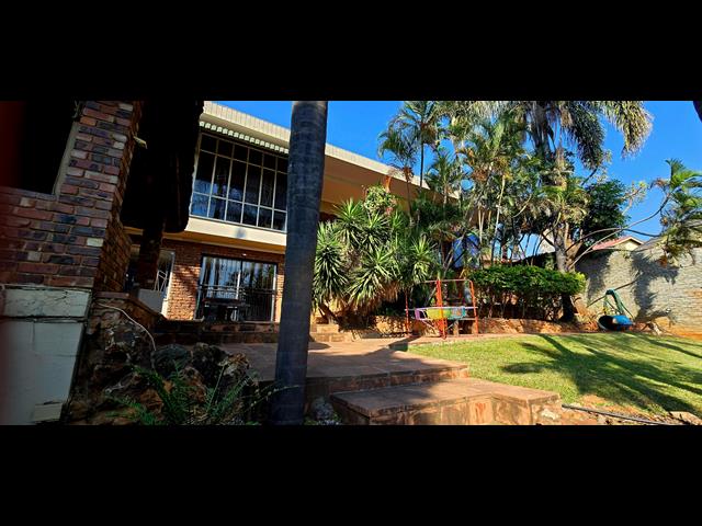 4 Bedroom House for sale in Sinoville