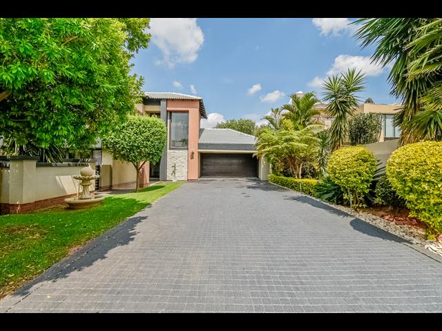 4 Bedroom House for sale in Midstream Estate