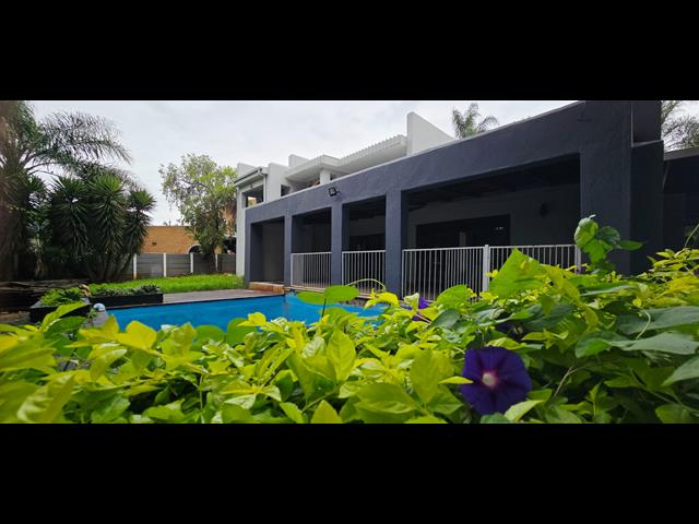 5 Bedroom House for sale in Montana Park