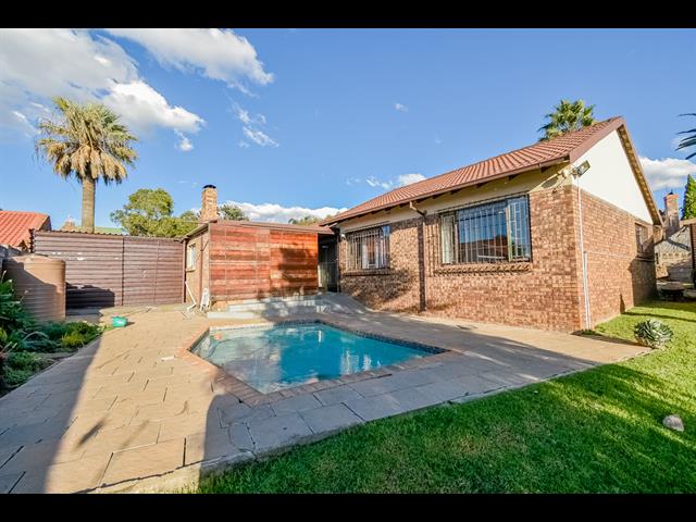 3 Bedroom House for sale in The Reeds