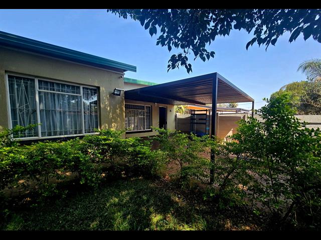 4 Bedroom House for sale in Sinoville