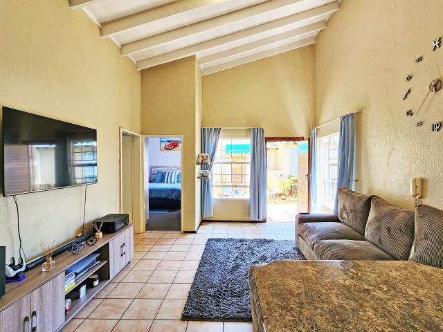 2 Bedroom Simplex for sale in Meyersdal