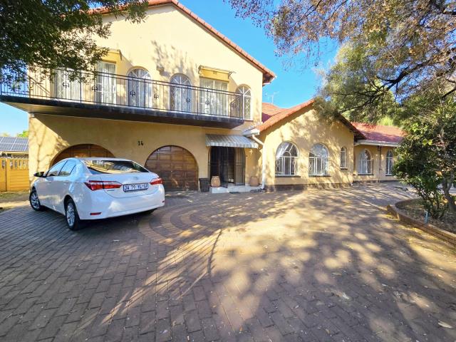 6 Bedroom House for sale in Brackenhurst