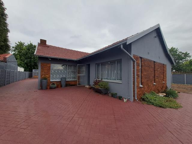 3 Bedroom House for sale in Mayberry Park