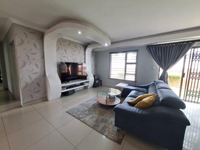 3 Bedroom Cluster for sale in Southdowns Estate